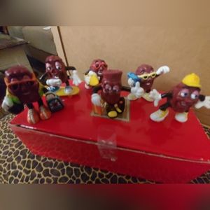 Vintage 1988 California Raisins Hardee's Set of 6  Figures
